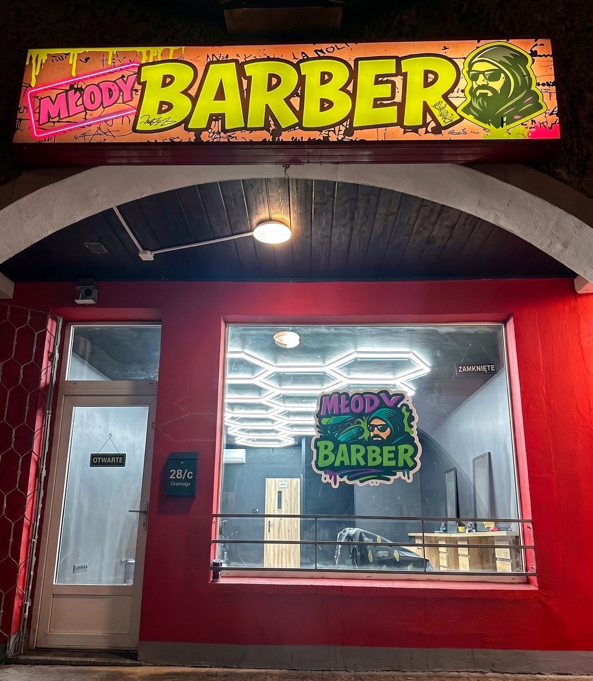 Witryna barbershopu Młody Barber w Gorzowie Wielkopolskim — barber Gorzów